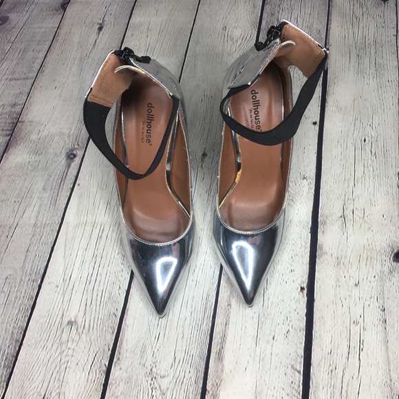 Dollhouse Platinum Pointed Toe Ankle Strap Pump - Picture 5 of 5